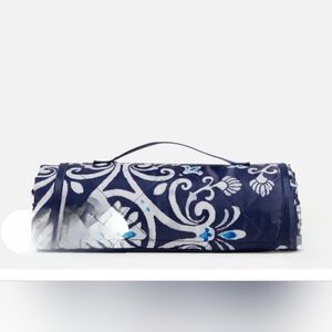 New Vera Bradley Picnic/Sun/Outdoor Concert Blanket 50x67